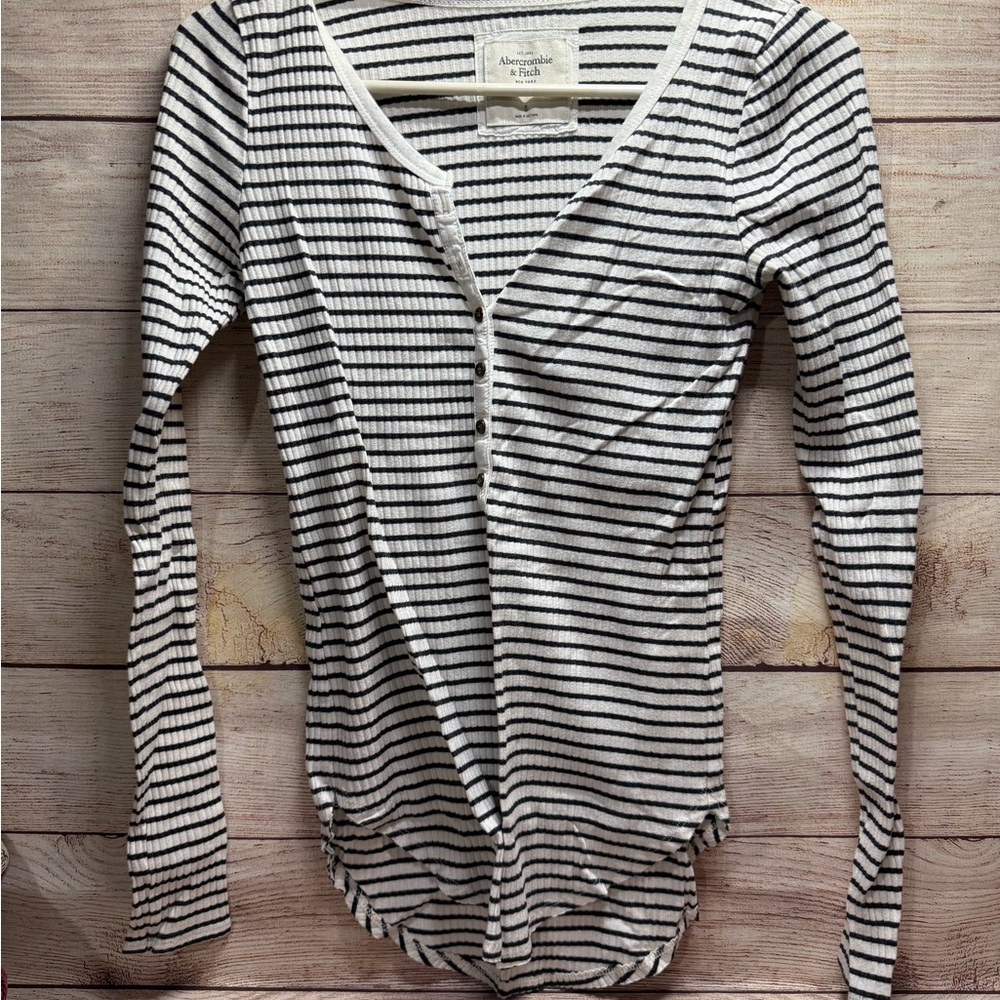 Abercrombie & Fitch Long Sleeve Henley Shirt Women’s Small